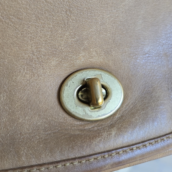 Vintage Coach 9718 Shoulder Crescent Flap Bag With Vintage Gold Hardware - Picture 5 of 16